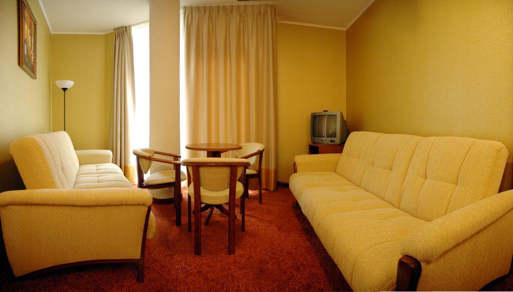 Grot Hotel Malbork Extérieur photo