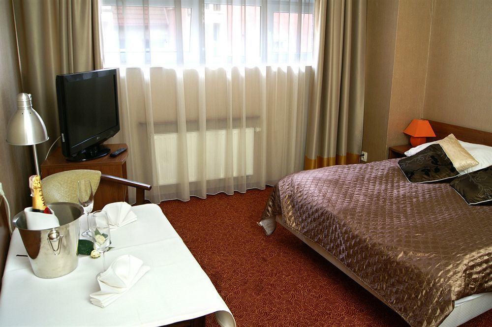 Grot Hotel Malbork Extérieur photo