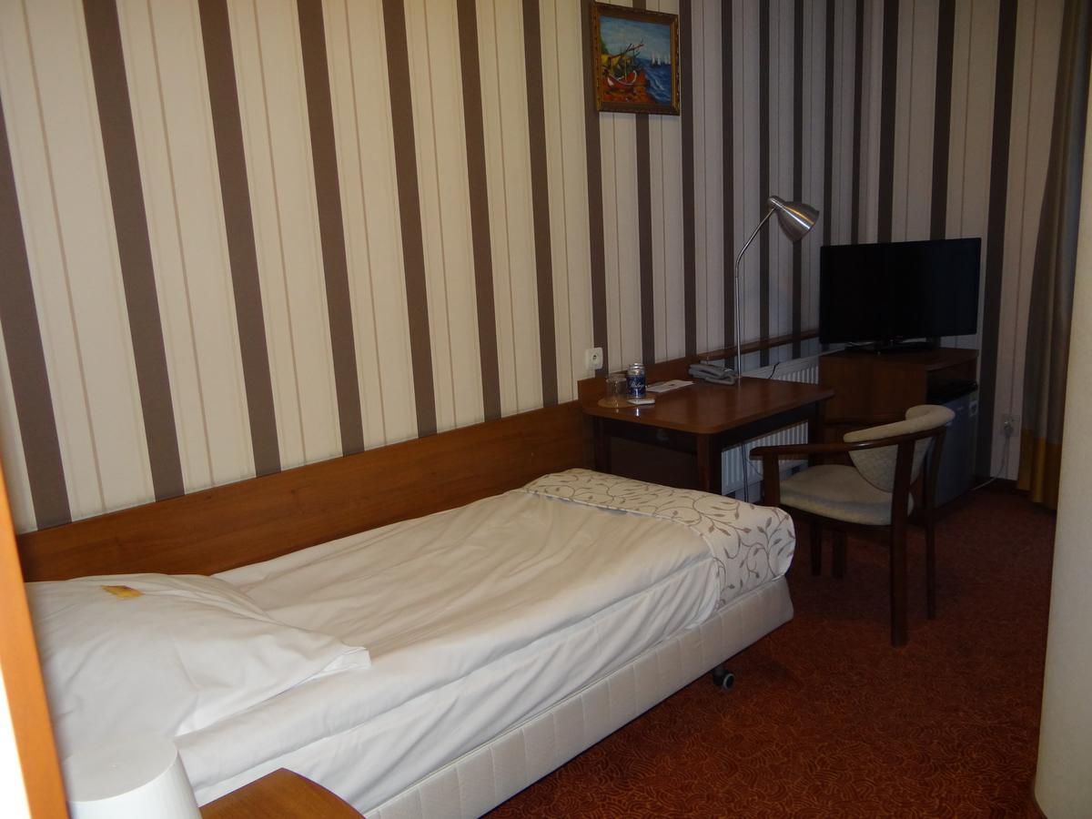 Grot Hotel Malbork Extérieur photo