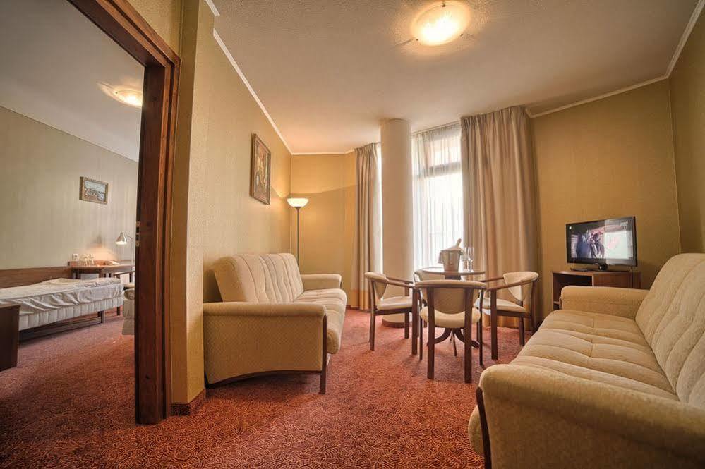 Grot Hotel Malbork Extérieur photo