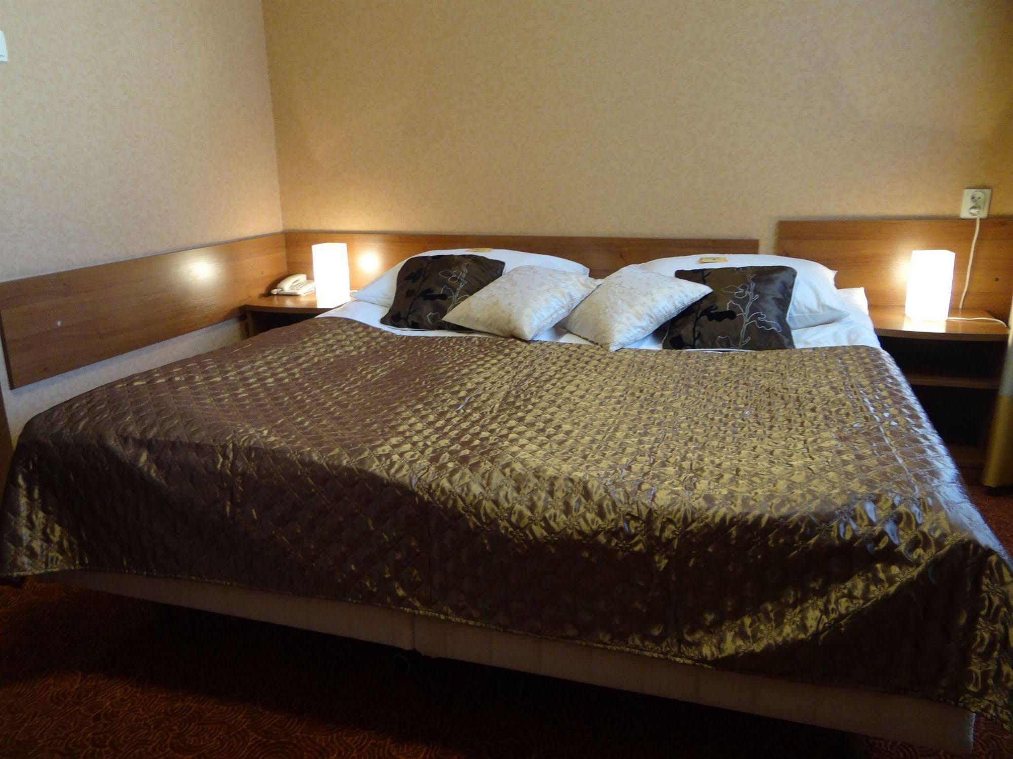 Grot Hotel Malbork Extérieur photo