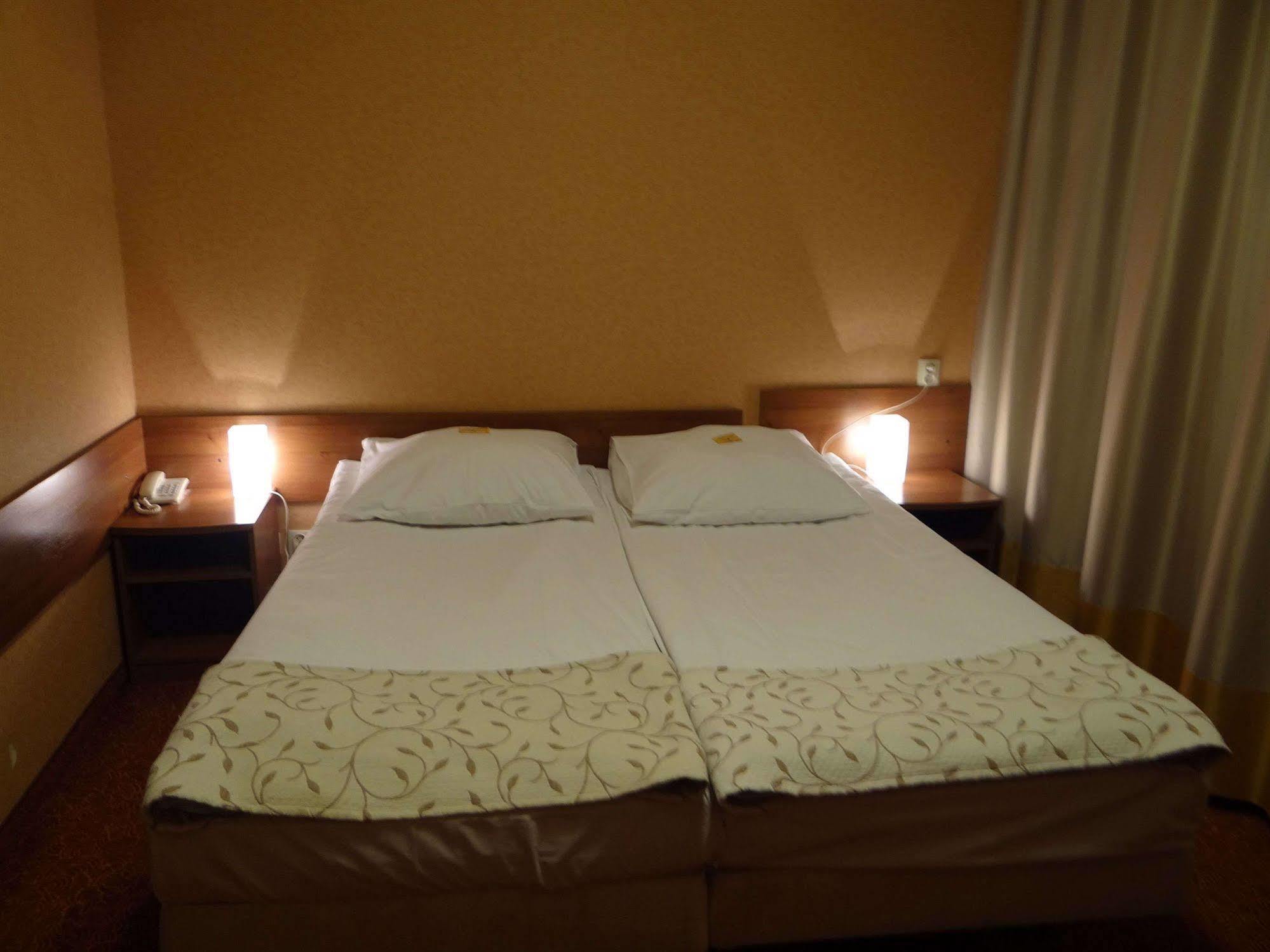 Grot Hotel Malbork Extérieur photo